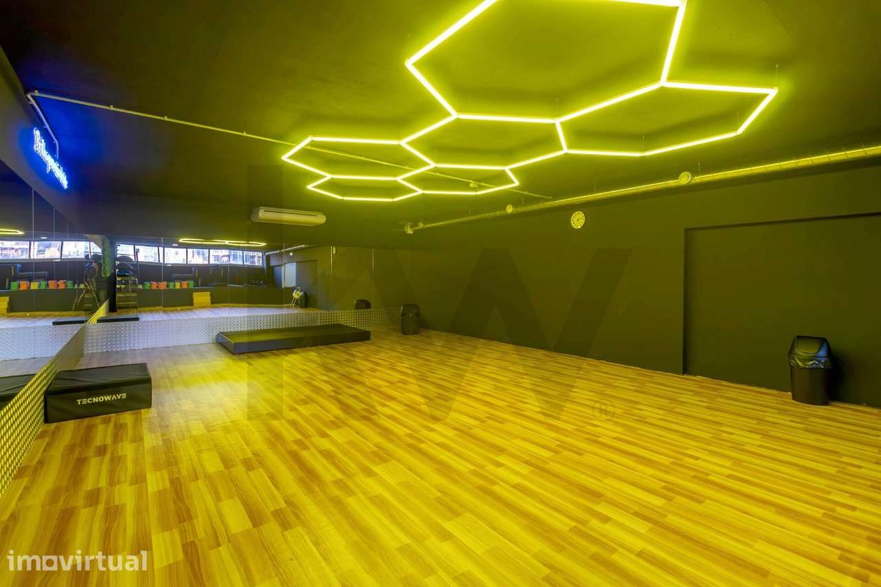 Investidores! Espaço Comercial com arrendamento por 20 anos! 6.3% de r - Grande imagem: 4/36