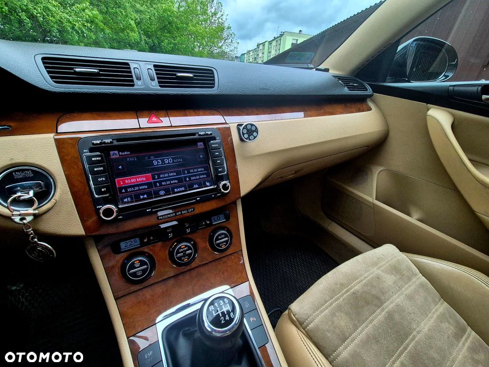 Volkswagen Passat 2.0 TDI Highline - 13