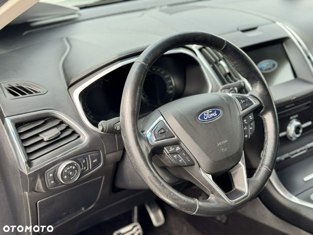 Ford Edge - 18