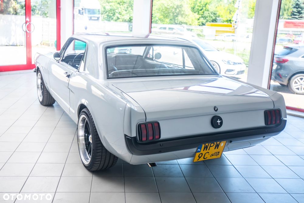 Ford Mustang - 6