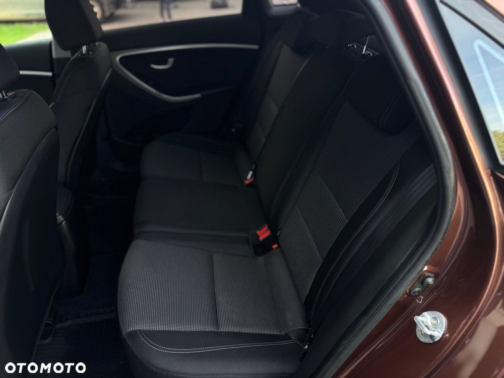 Hyundai i30 i30cw 1.4 Intro Edition - 30