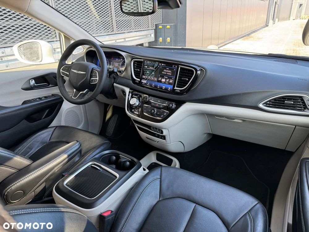 Chrysler Pacifica - 20