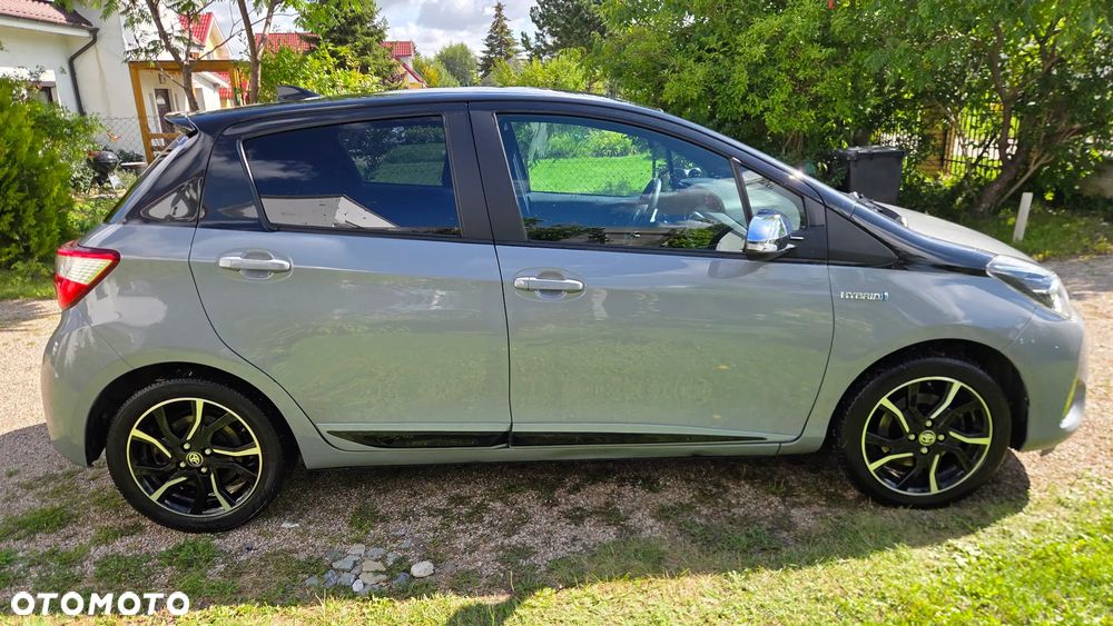 Toyota Yaris Hybrid 100 Selection Platinum - 19
