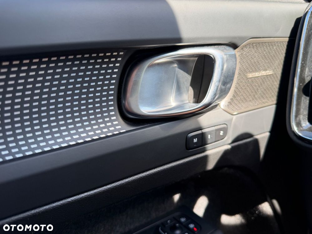 Volvo XC 40 B3 Plus Dark - 18