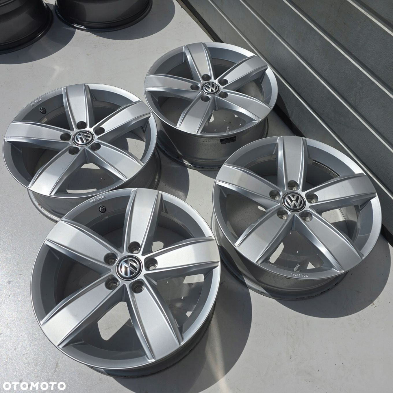 VW PASSAT B7 B8 CC TIGUAN II I T-ROC SHARAN GOLF VI VII CADDY 5x112 17 4X - 2