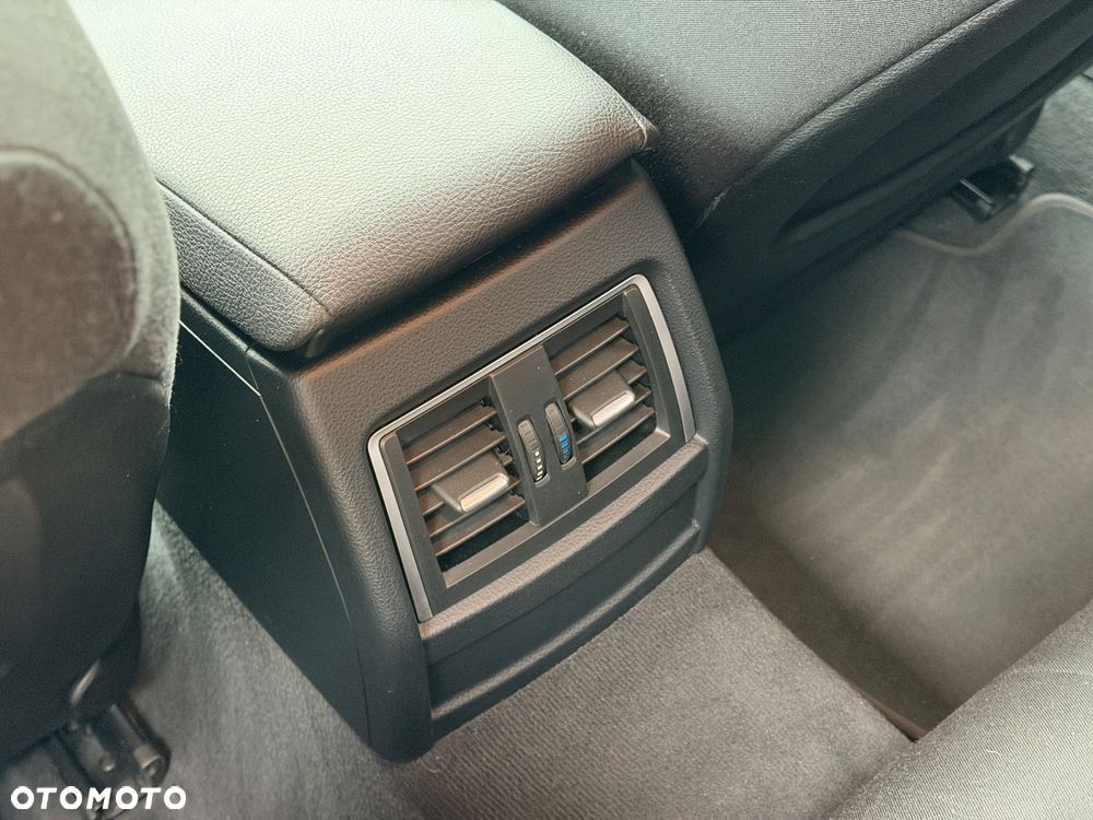 BMW Seria 3 318i - 15