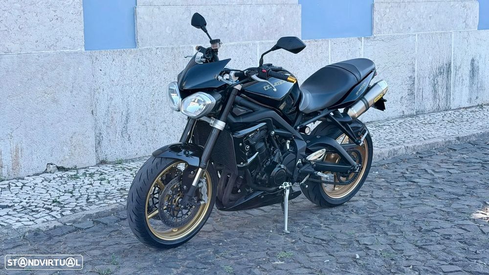 Triumph Street Triple - 1