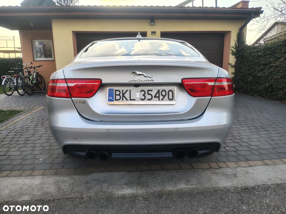 Jaguar XE - 4