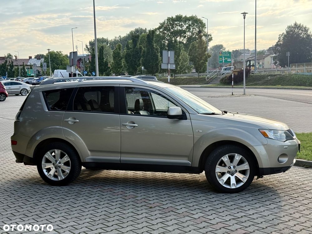 Mitsubishi Outlander 2.0 DID Instyle - 2