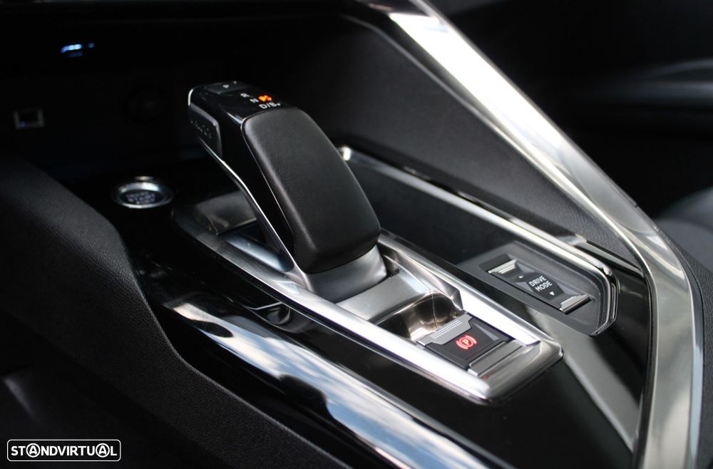 Peugeot 3008 1.6 Hybrid Allure Pack e-EAT8 - 33