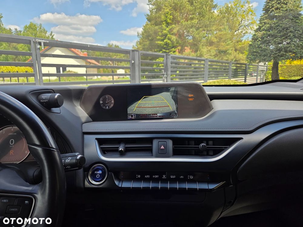 Lexus UX 250h Elegance 2WD - 11