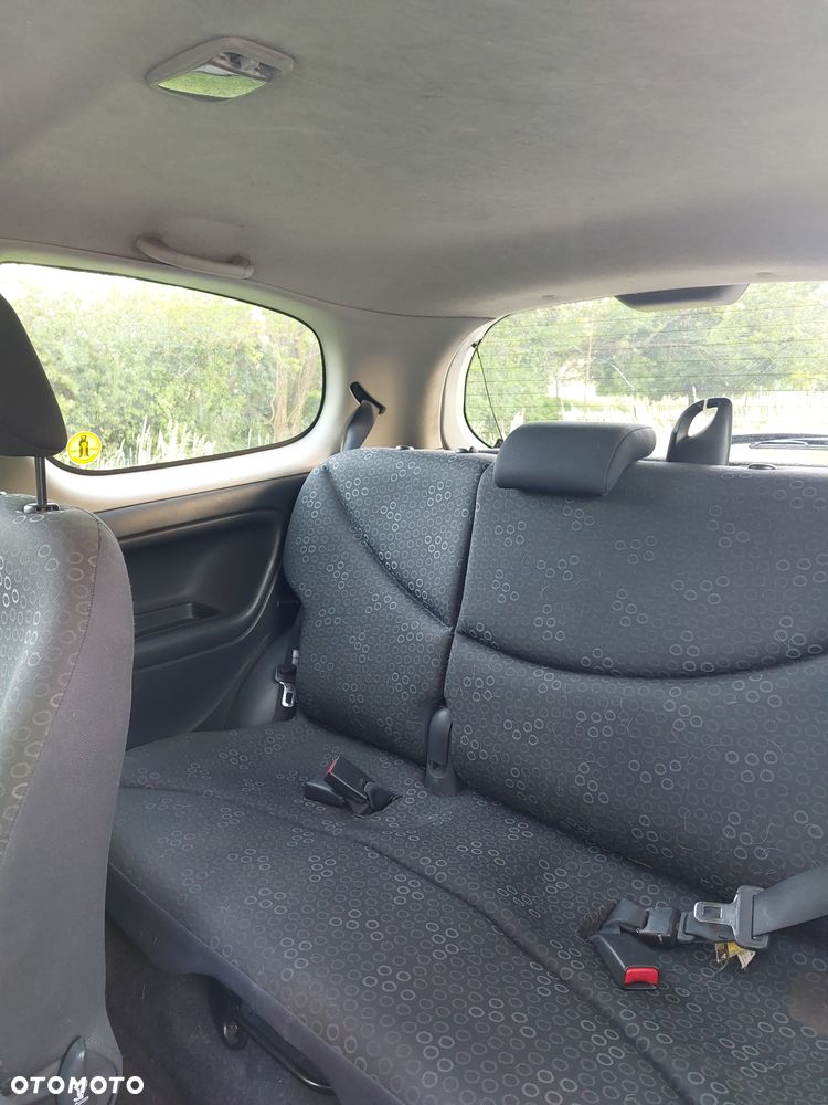 Toyota Yaris 1.0 Terra - 9