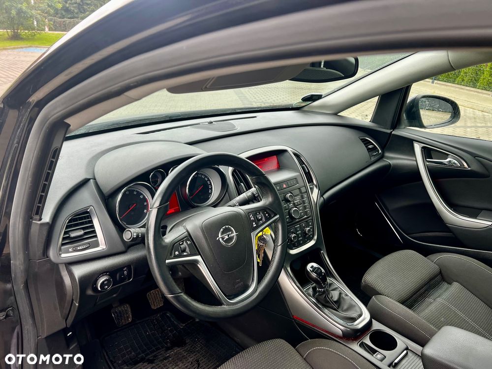 Opel Astra 1.6 Turbo Cosmo - 6