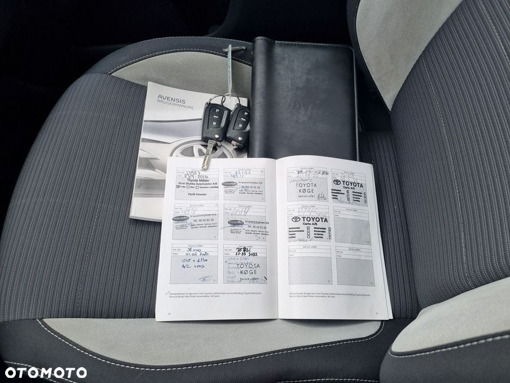 Toyota Avensis 1.8 Premium MS - 21