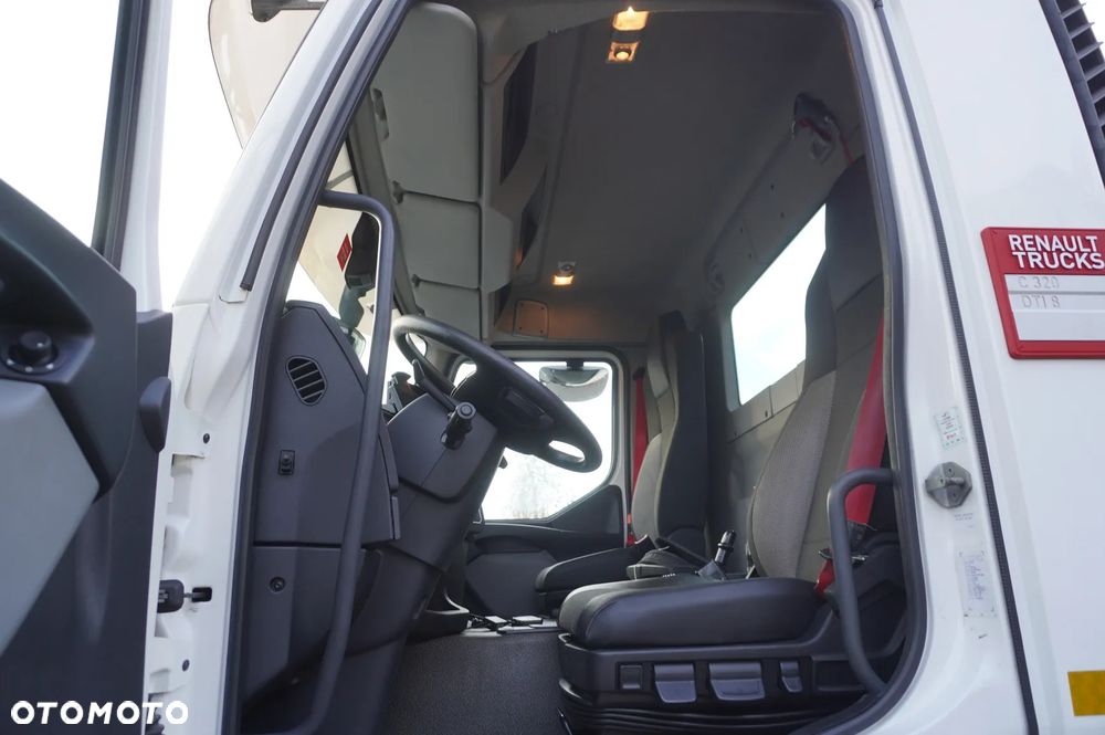 Renault C320 P4x2 E6 / HDS Fassi 5,6 t / Zasięg 8 m / Platforma 15 EPAL - 24