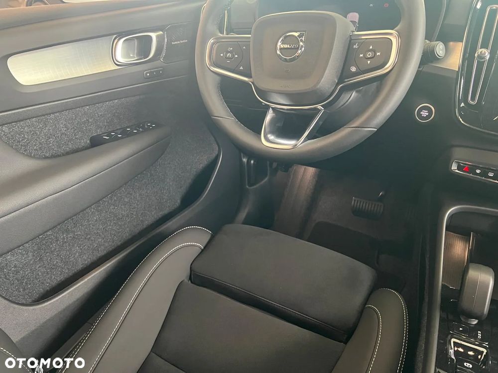 Volvo XC 40 B4 AWD Plus Dark - 25