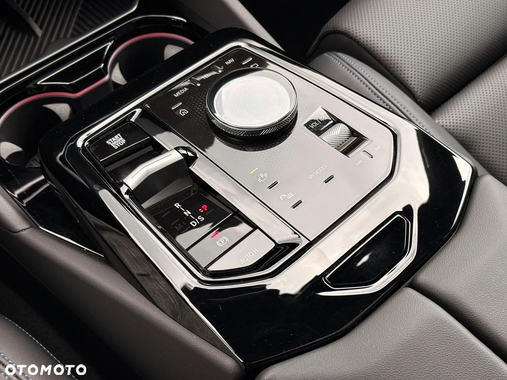 BMW Seria 5 520i - 24