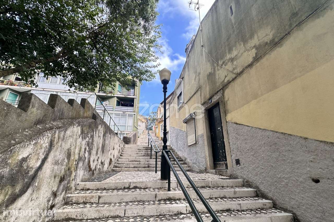 Prédio de Gaveto com Potencial de Reabilitação - Grande imagem: 3/19
