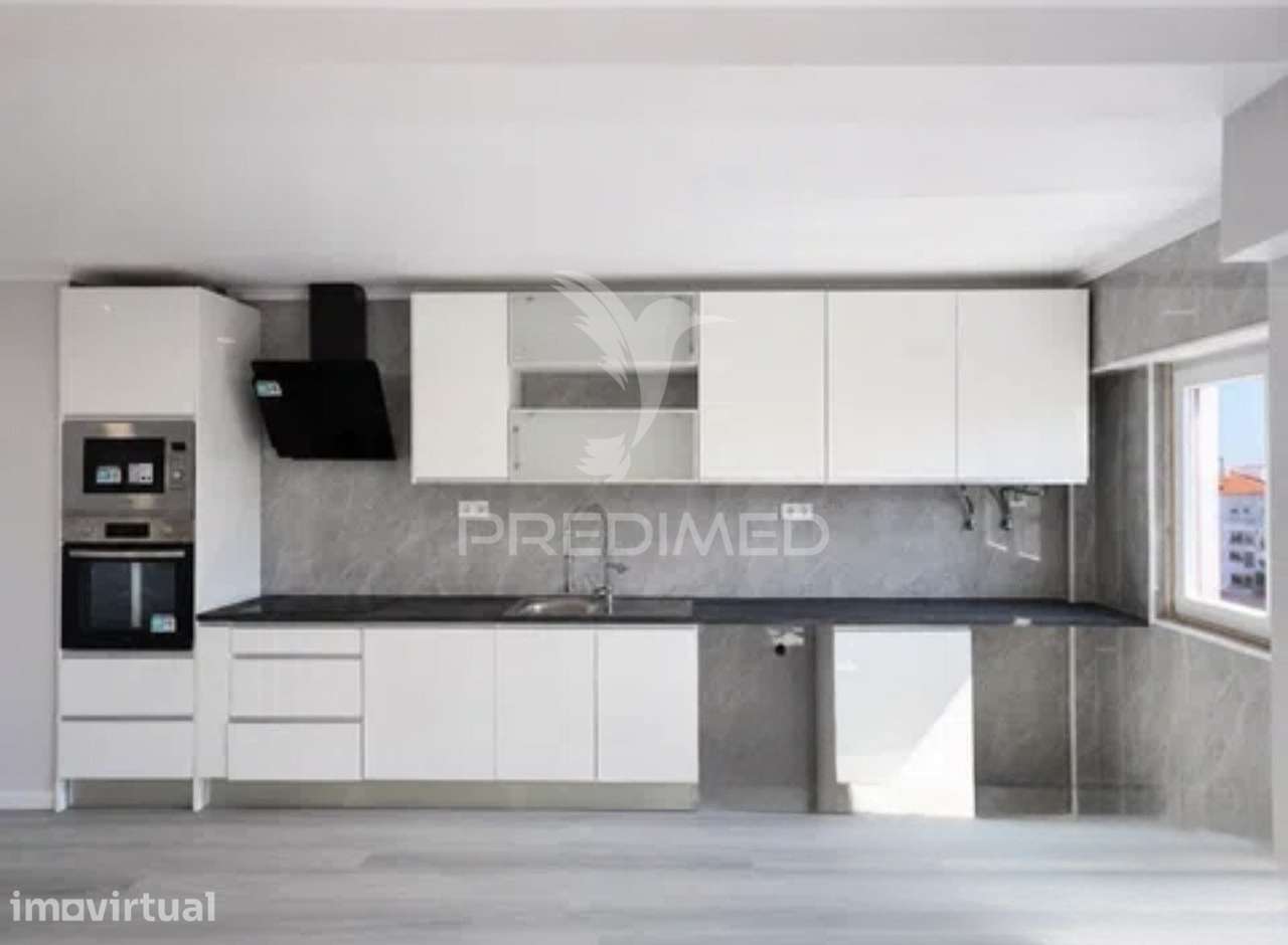 T4 TOTALMENTE REMODELADO NA AMORA | 120 m² | 4 QUARTOS | 2 CASAS DE... - Grande imagem: 3/31