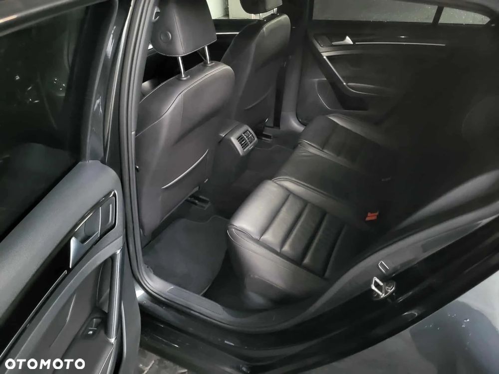 Volkswagen Golf - 10