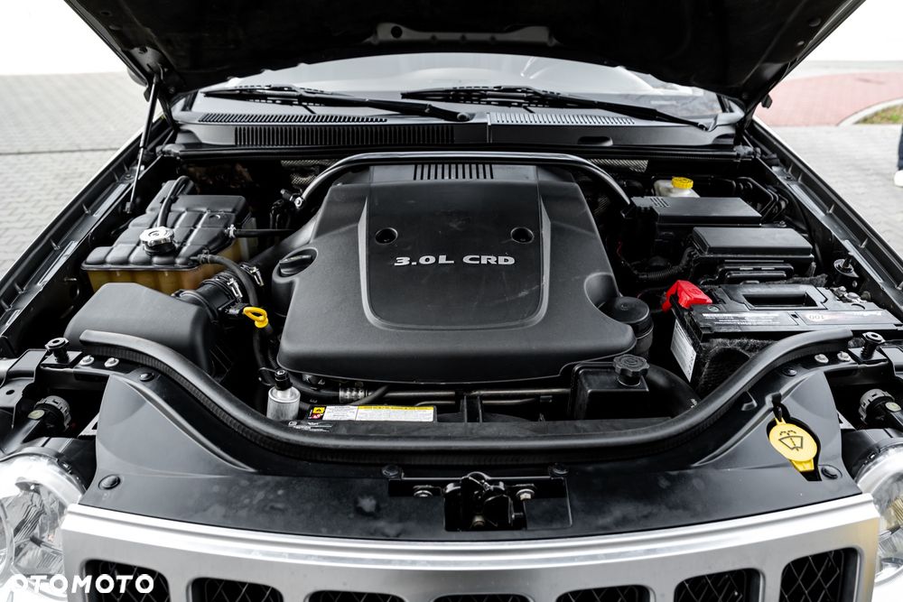 Jeep Grand Cherokee - 38