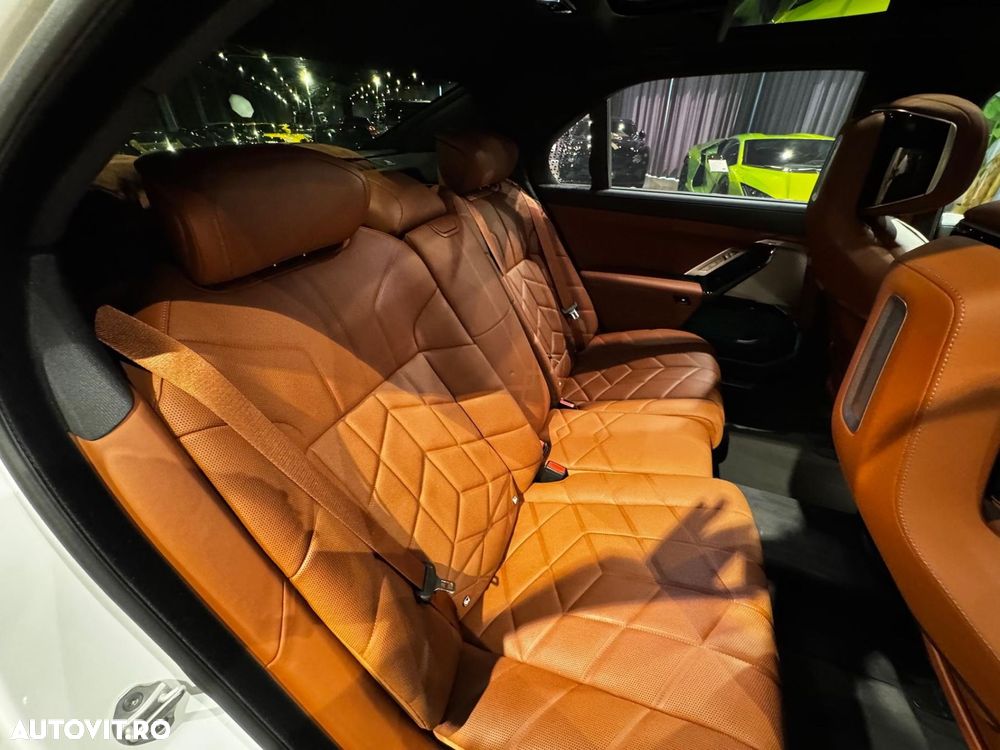 BMW Seria 7 740d xDrive MHEV - 19