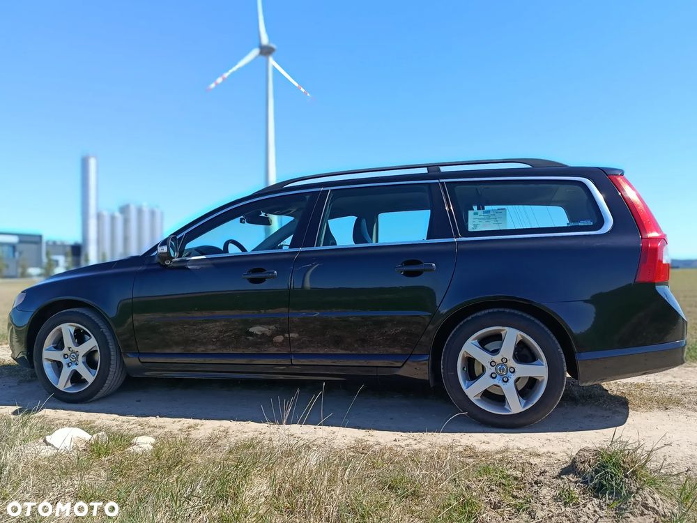 Volvo V70 2.5T Momentum - 1