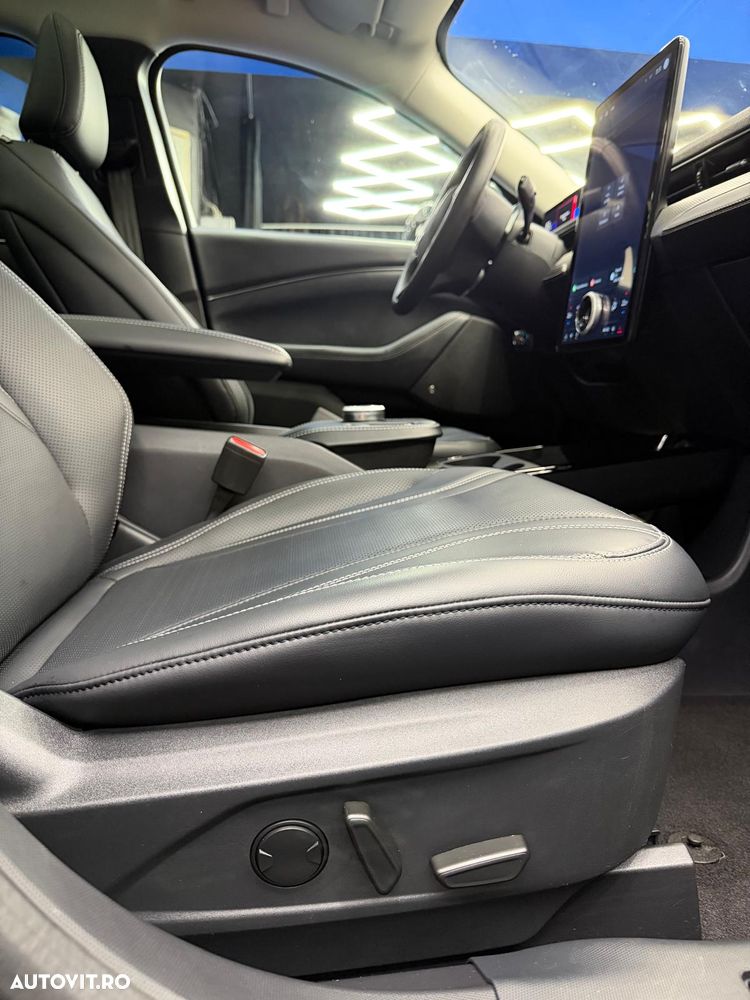 Ford Mustang Mach-E - 14