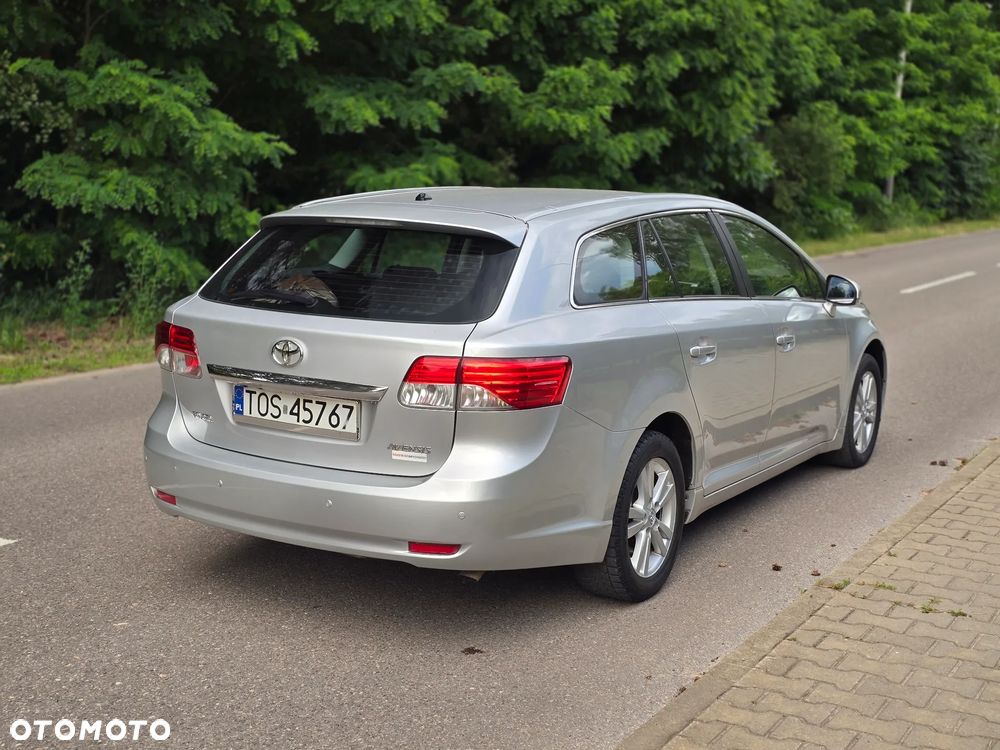Toyota Avensis 2.0 D-4D Premium - 15