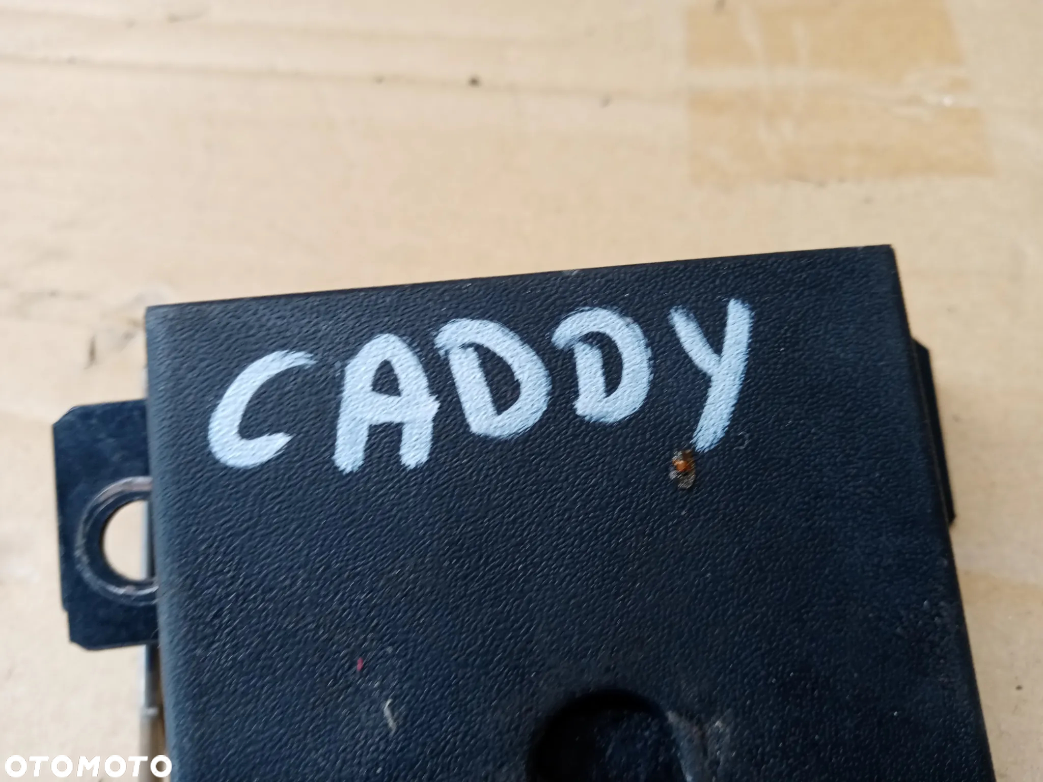 Zamek klapy bagażnika VW Caddy III 2K0827505A - 7
