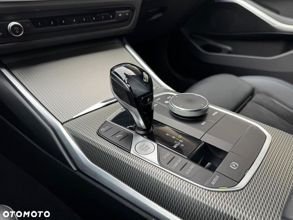 BMW Seria 3 318d M Sport - 27