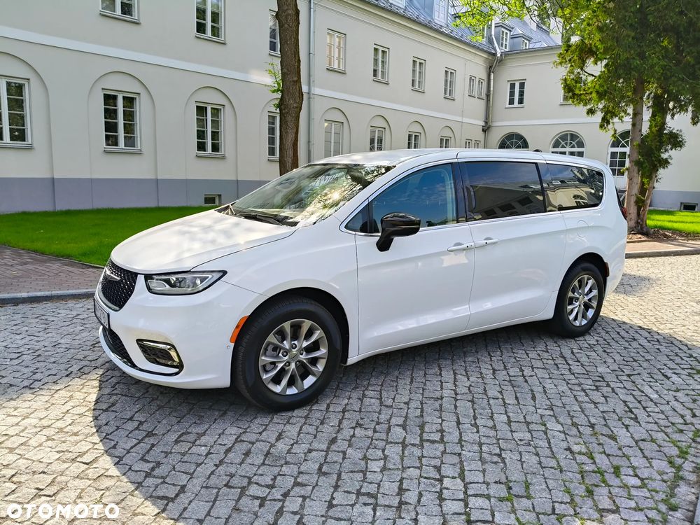 Chrysler Pacifica - 3