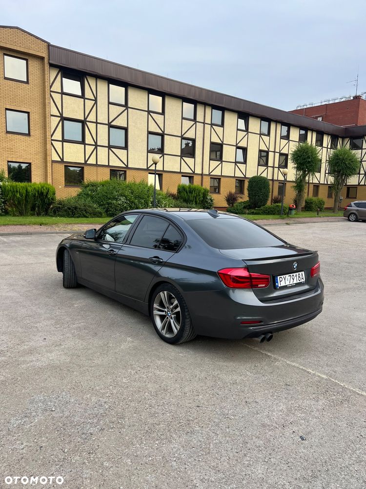 BMW Seria 3 330i Sport - 9