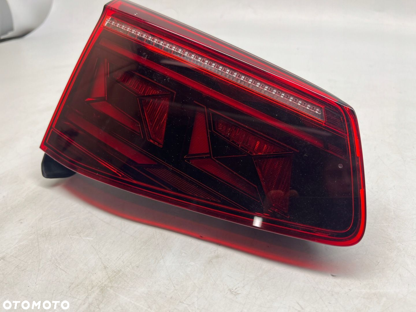 VW Passat B8 Variant Lift Lampa Tył Tylna Lewa Klapy Bagażnika 3G9945307N - 3