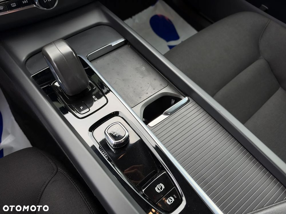 Volvo XC 60 B4 B Momentum Pro - 23
