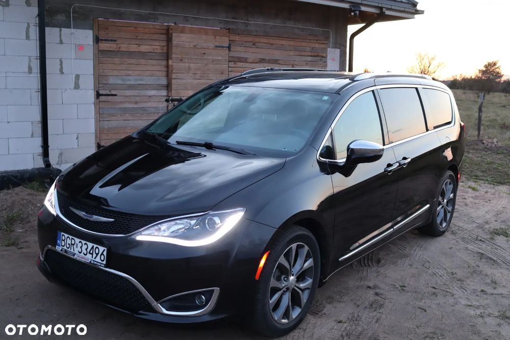 Chrysler Pacifica - 1