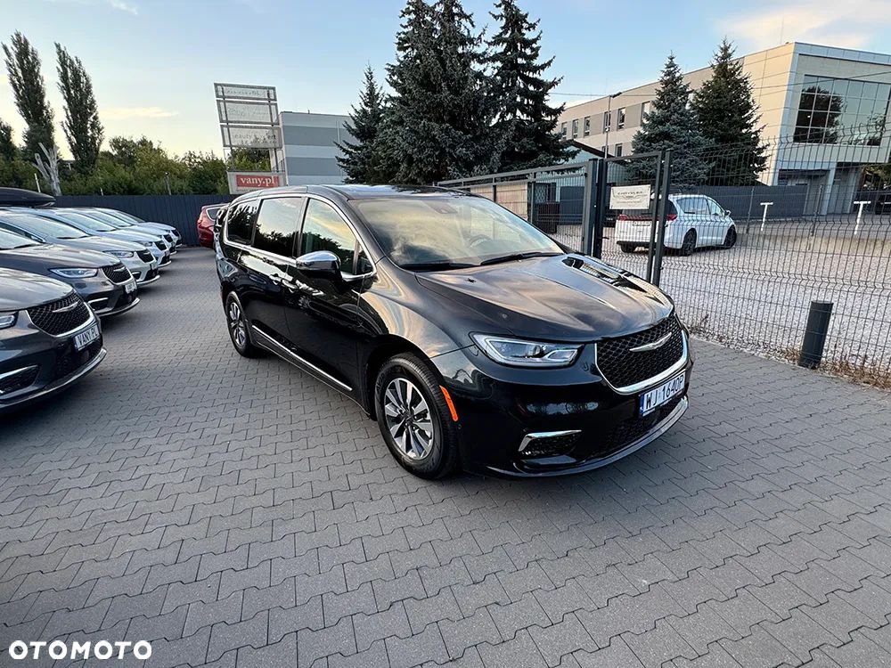 Chrysler Pacifica - 28