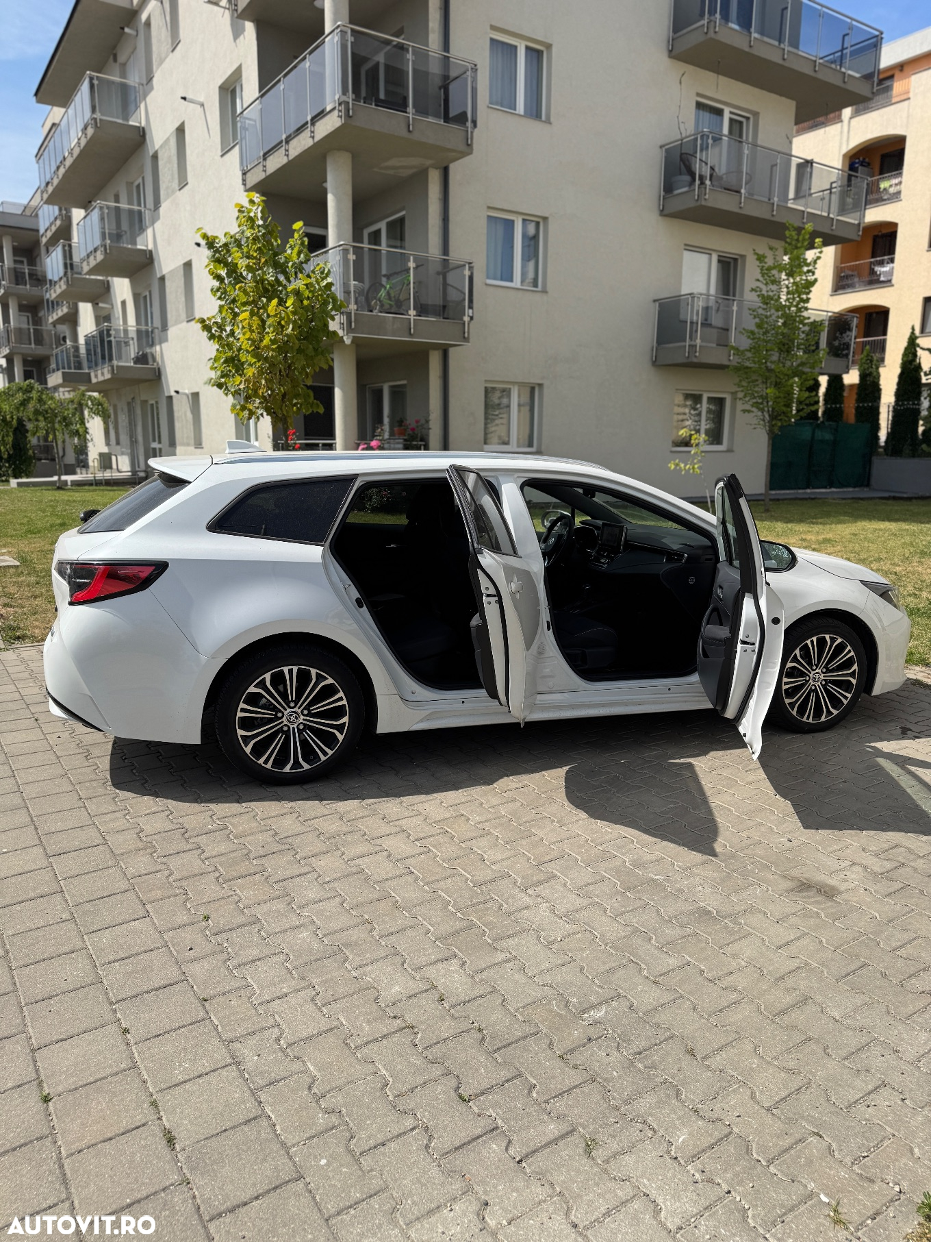 Toyota Corolla 1.8 HSD Business - 11