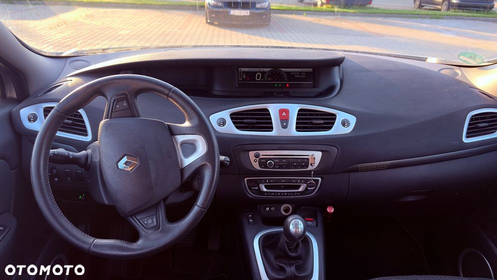 Renault Scenic 1.6 16V 110 Dynamique - 14