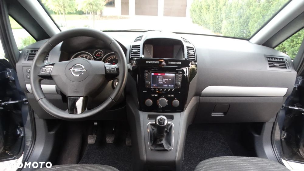 Opel Zafira 1.8 Cosmo - 23