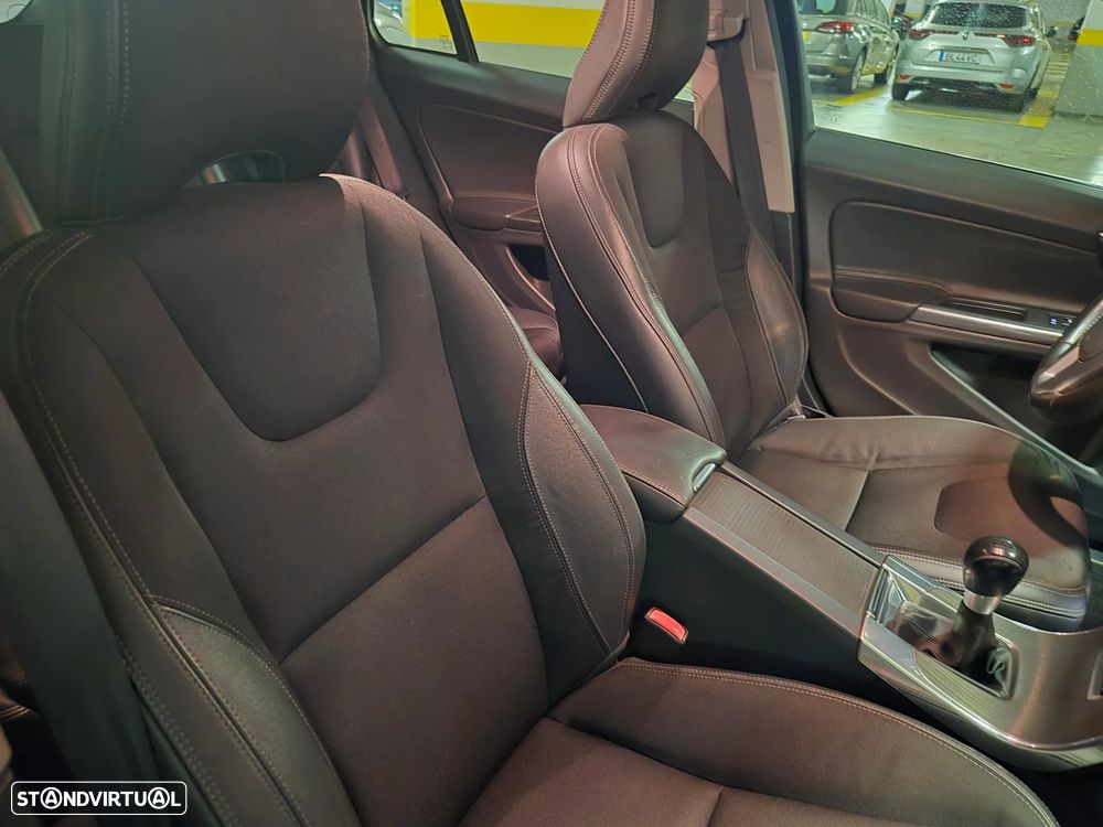 Volvo V60 1.6 D2 Momentum Eco - 37