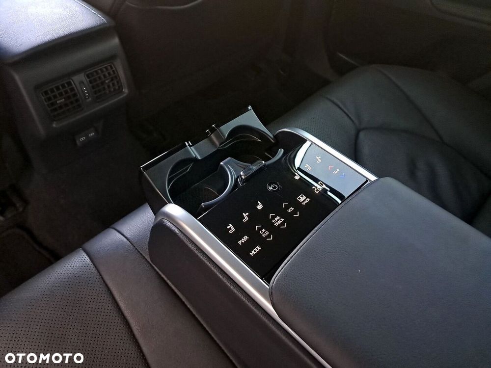 Toyota Camry 2.5 Hybrid Executive CVT - 24