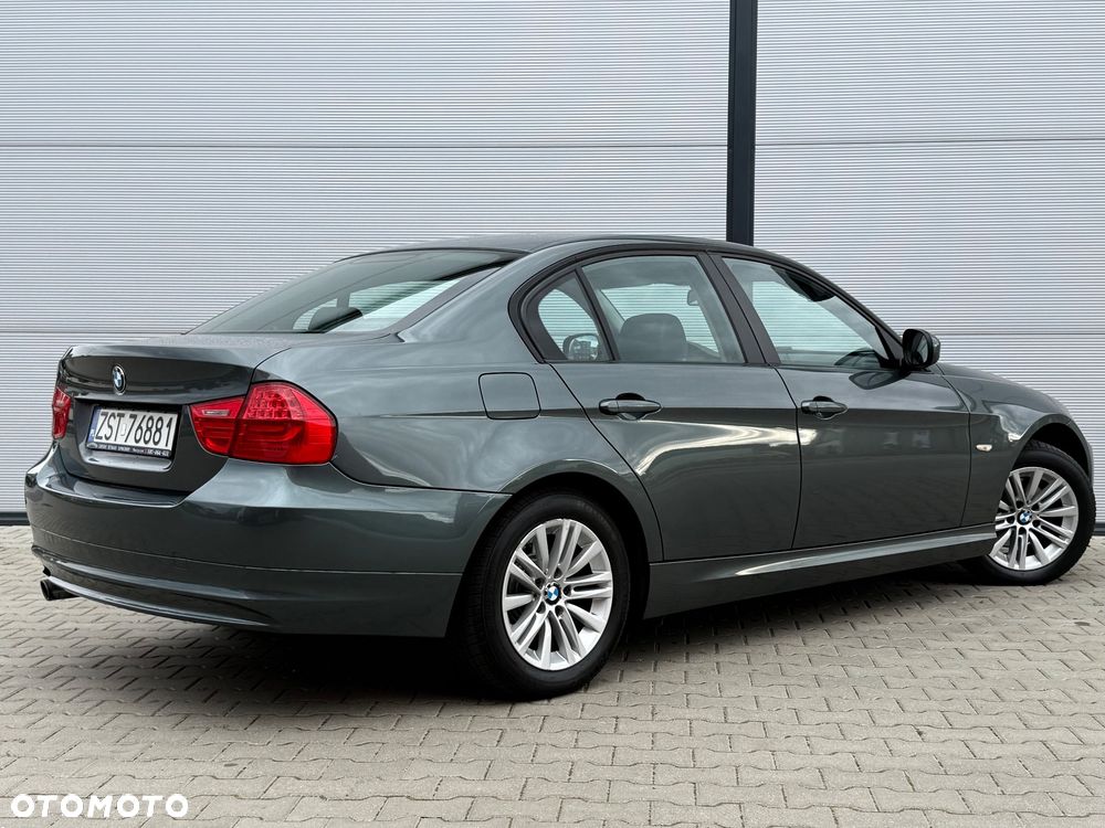 BMW Seria 3 320i Edition Sport - 17