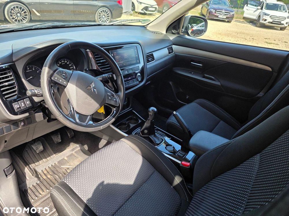 Mitsubishi Outlander - 10