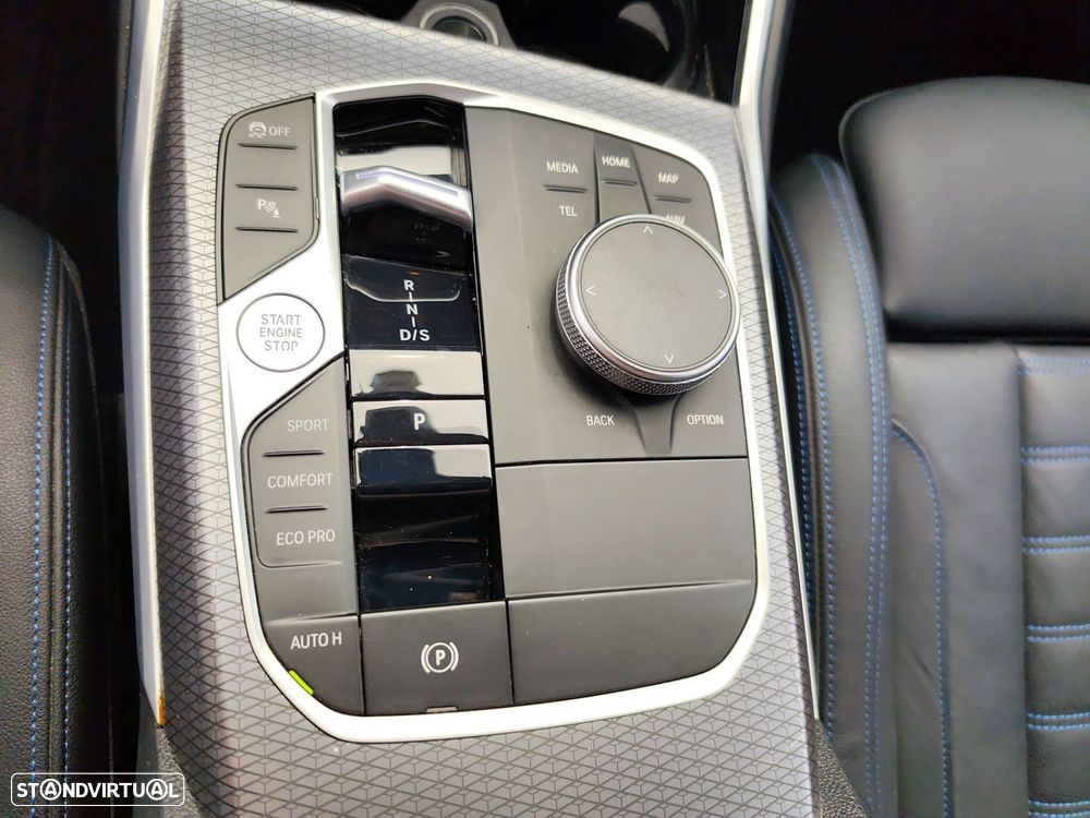 BMW 320 d Pack Desportivo M Auto - 11