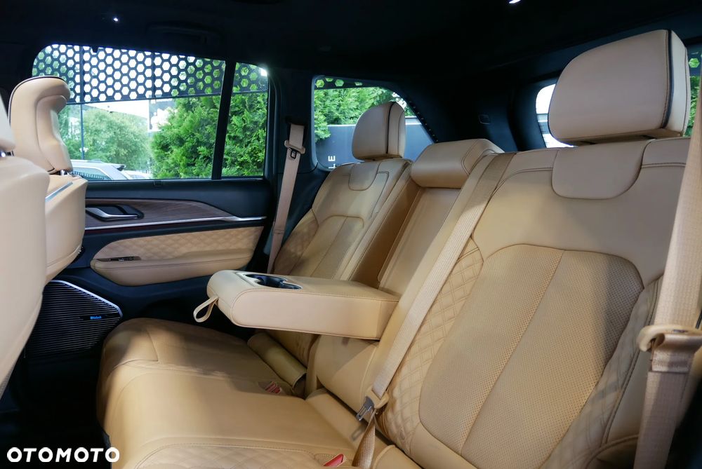 Jeep Grand Cherokee - 14