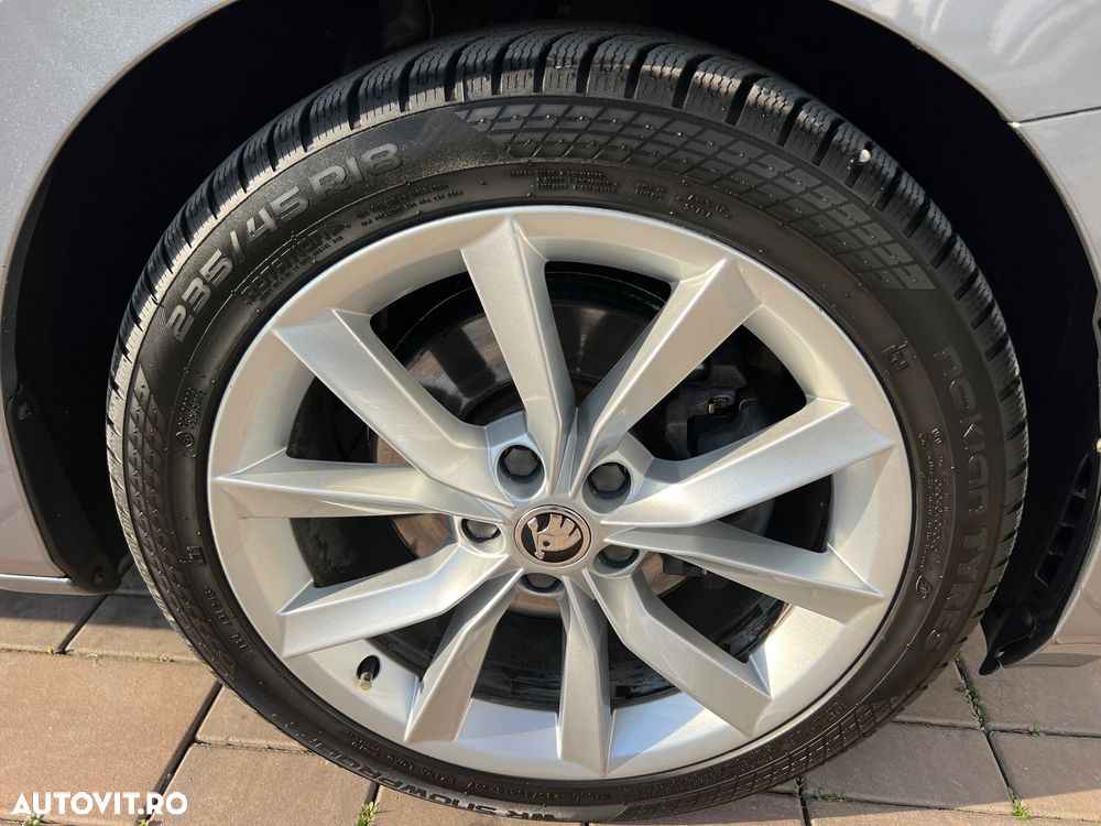 Skoda Superb 2.0 TDI DSG Sportline - 31