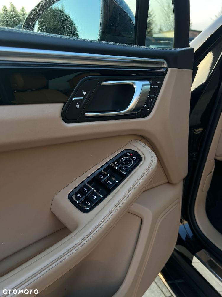 Porsche Macan - 24