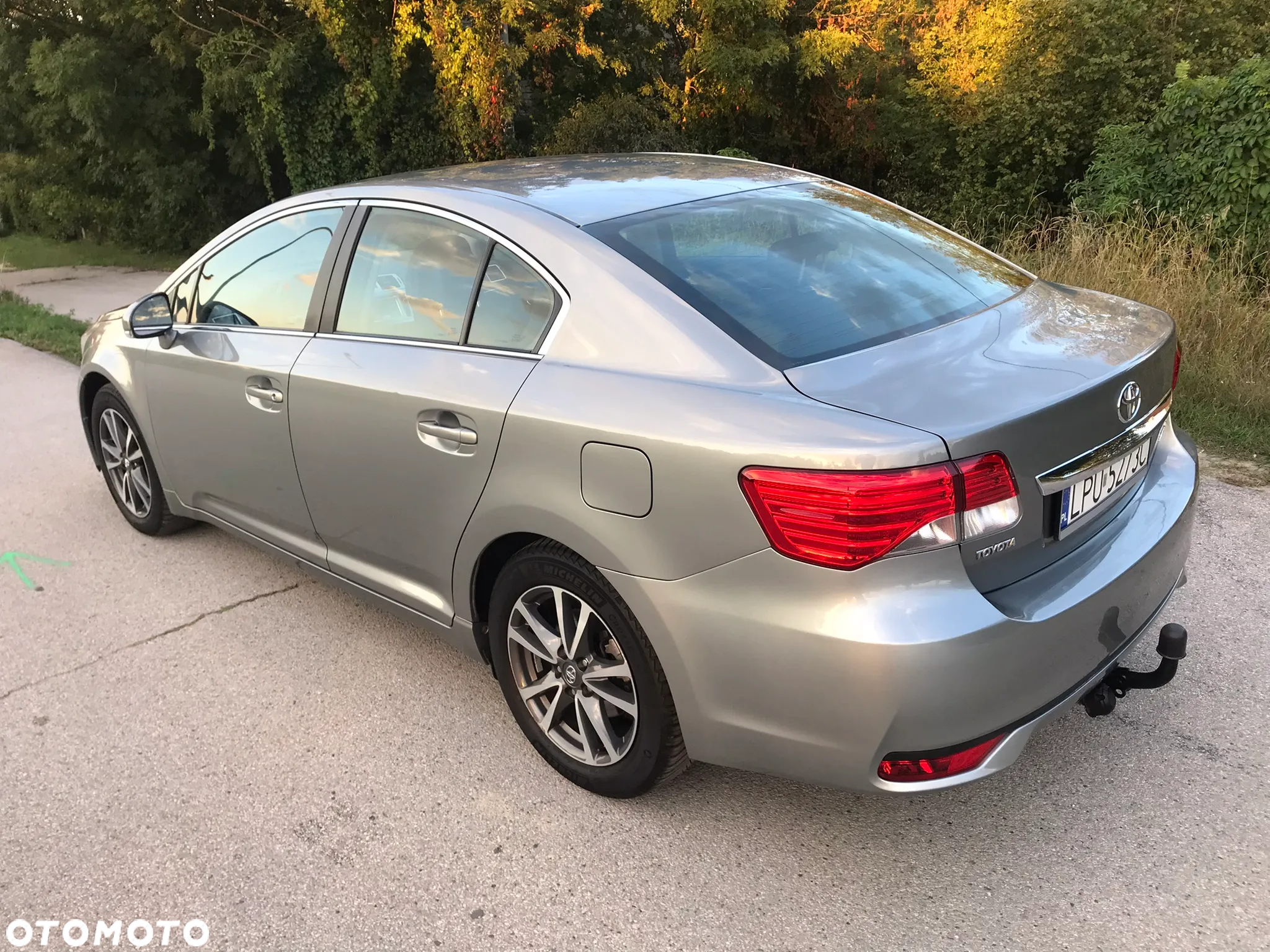 Toyota Avensis 1.8 Premium - 18