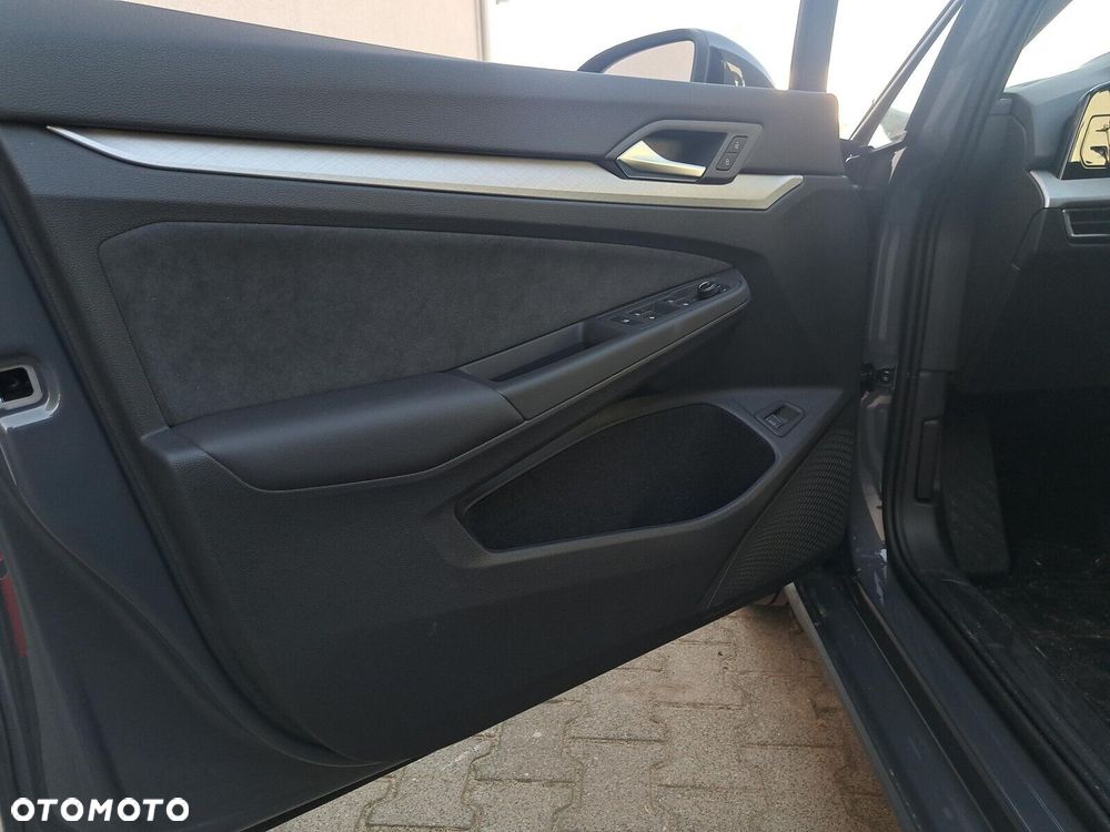 Volkswagen Golf Variant - 11